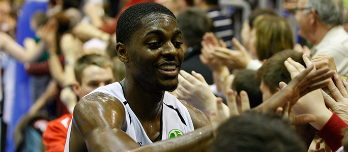 Justin Holiday szerződést kapott az NBA-ben