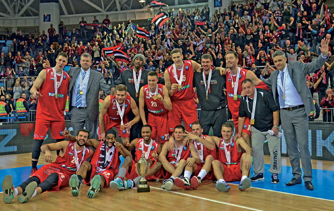 MAGYAR KUPAGYŐZTES CSAPAT